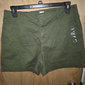 New with tags Gap 4" Downtown Khaki Shorts for Women 14 Military Green Mid Rise